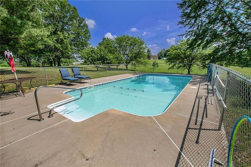 18203 Kristi Rd W, Liberty, MO 64068