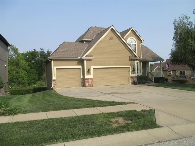 1325 Lilac Cir, Liberty, MO 64068