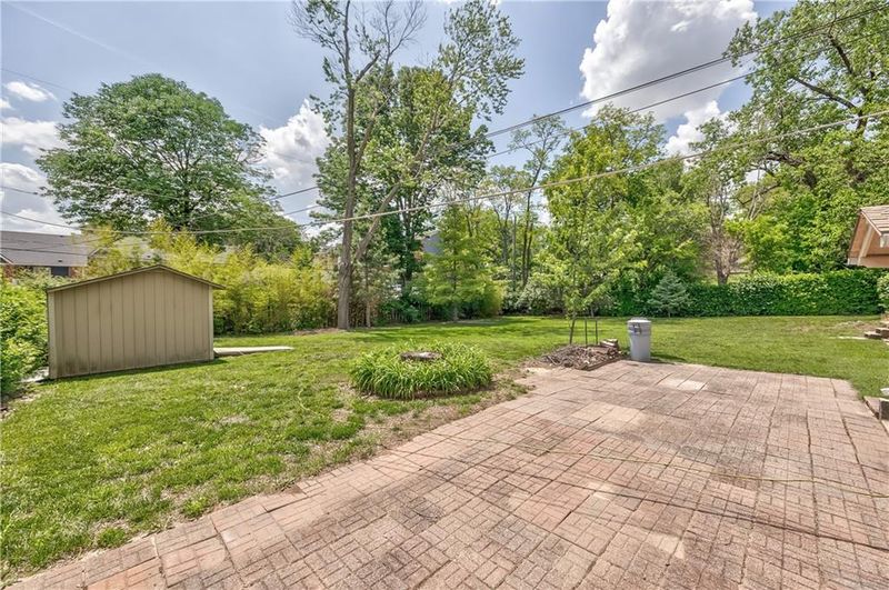 239 W 98th St, Kansas City, MO 64114