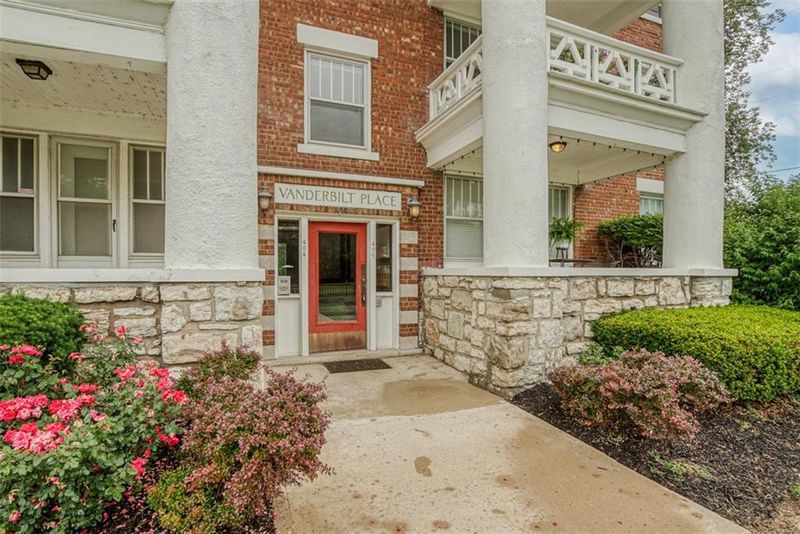 406 E 43 St #1-E, Kansas City, MO 64110