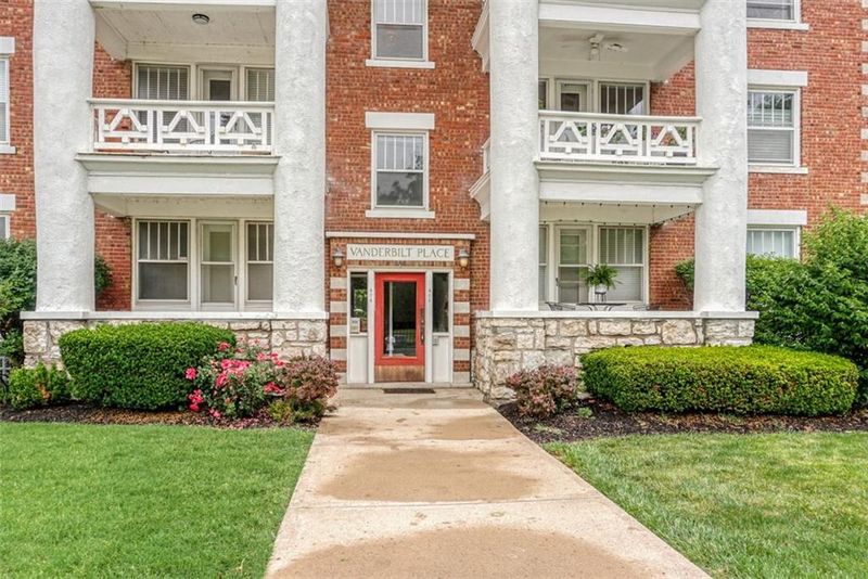 406 E 43 St #1-E, Kansas City, MO 64110