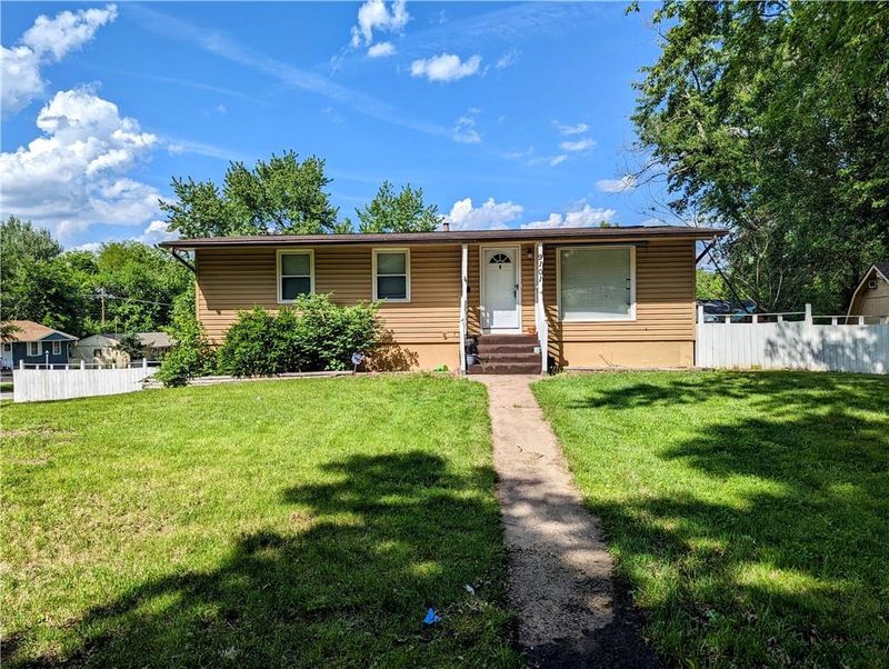 9101 Stark Ave, Kansas City, MO 64138