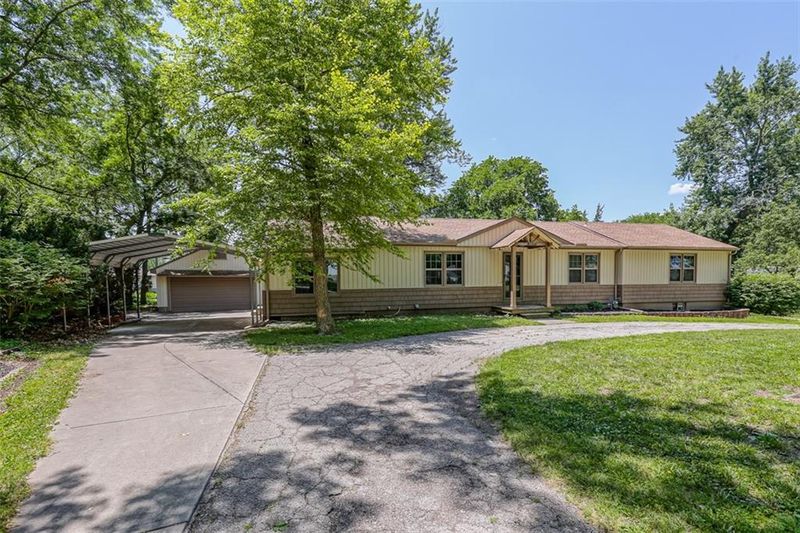 1009 E 108th Ter, Kansas City, MO 64131