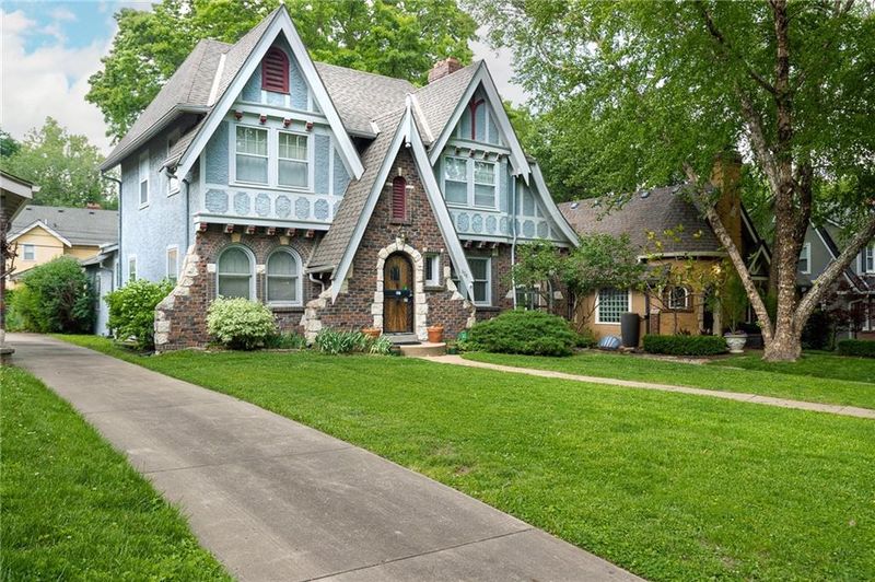628 E 71st Ter, Kansas City, MO 64131