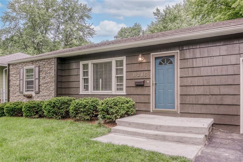8218 Mcgee St, Kansas City, MO 64114