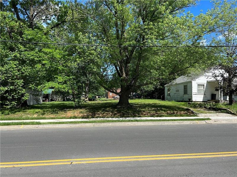1124 N Ash St, Nevada, MO 64772