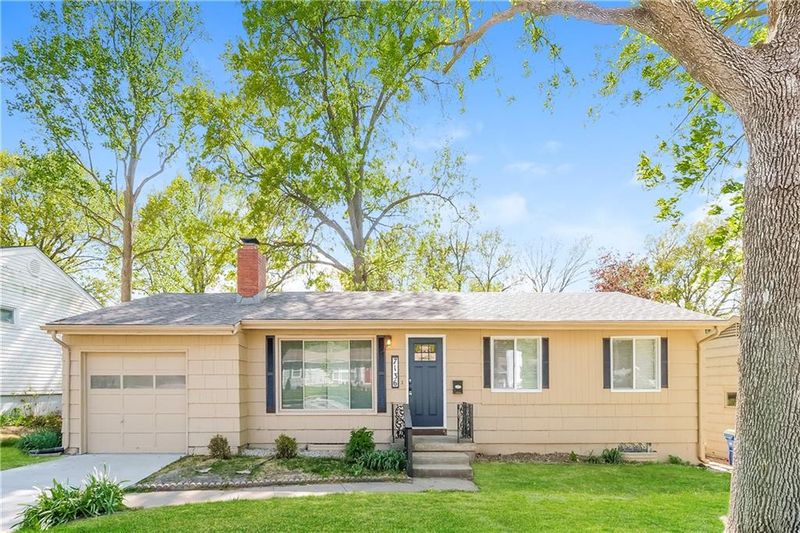 7136 Robinson St, Overland Park, KS 66204