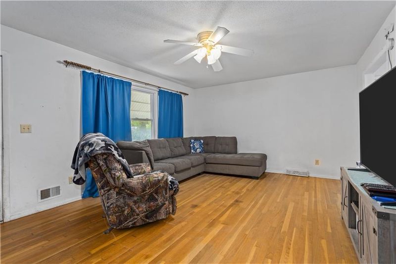 100 E Longfellow St, Kansas City, MO 64119