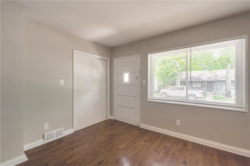 6652 Lydia Ave, Kansas City, MO 64131