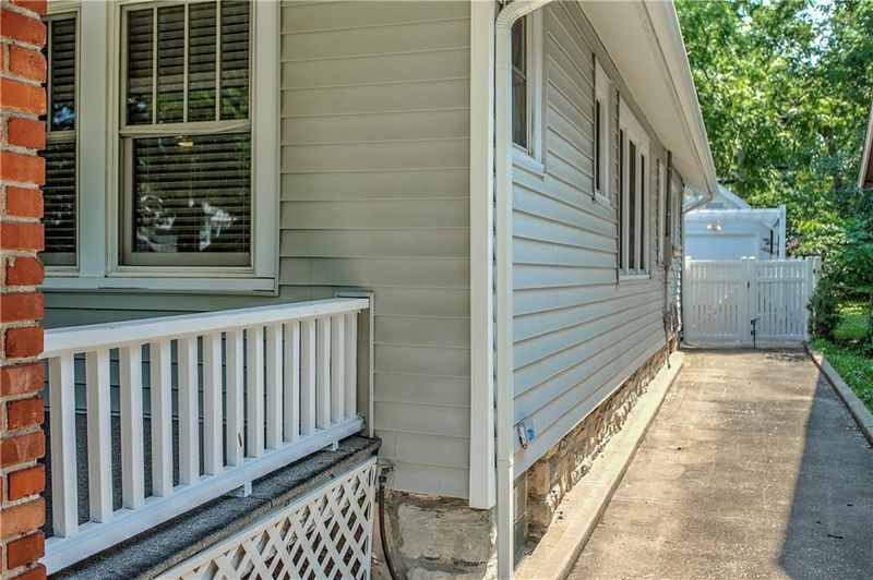 4145 Genessee St, Kansas City, MO 64111