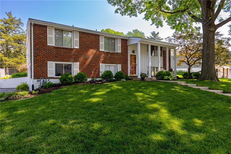 1204 52nd Ter, Kansas City, MO 64118
