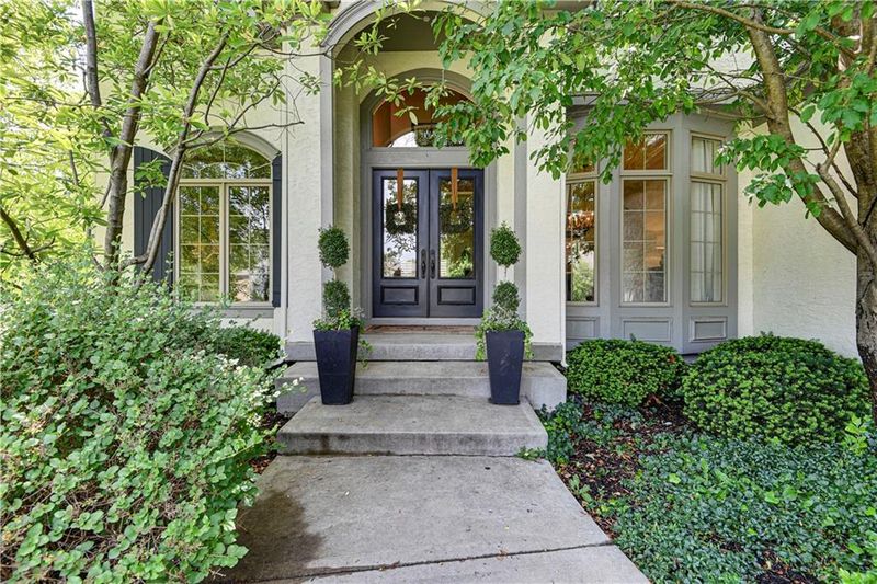 13808 Manor Rd, Leawood, KS 66224