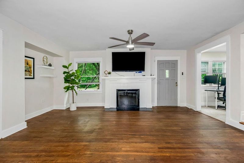 6115 Brookside Blvd, Kansas City, MO 64113