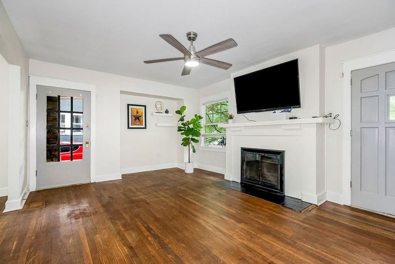 6115 Brookside Blvd, Kansas City, MO 64113
