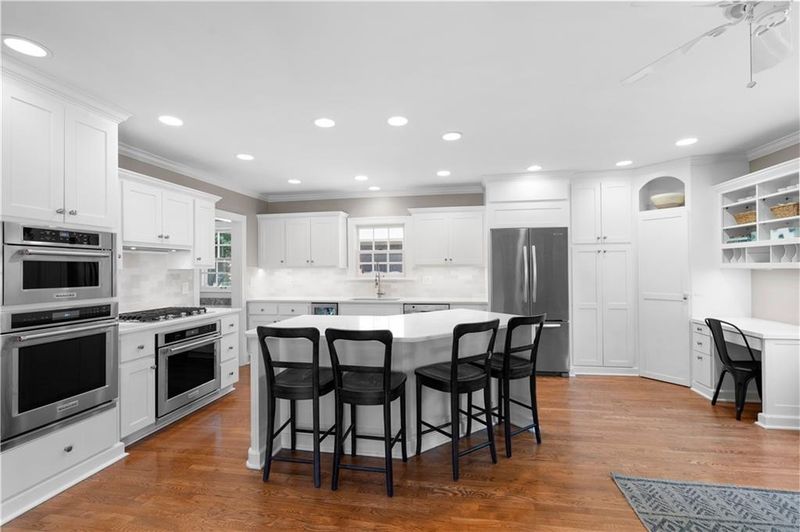 6515 Summit St, Kansas City, MO 64113