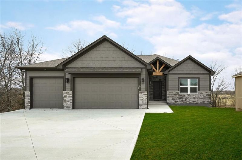 11307 E 209th St, Peculiar, MO 64078