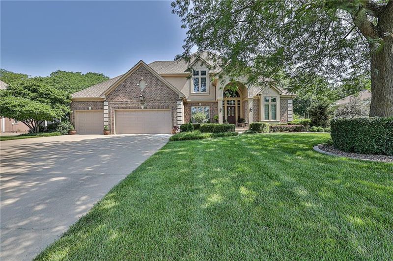 2608 NW Ashurst Ln, Lee's Summit, MO 64081