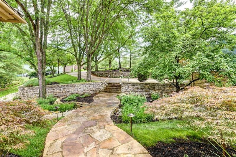 11301 Canterbury Ct, Leawood, KS 66211