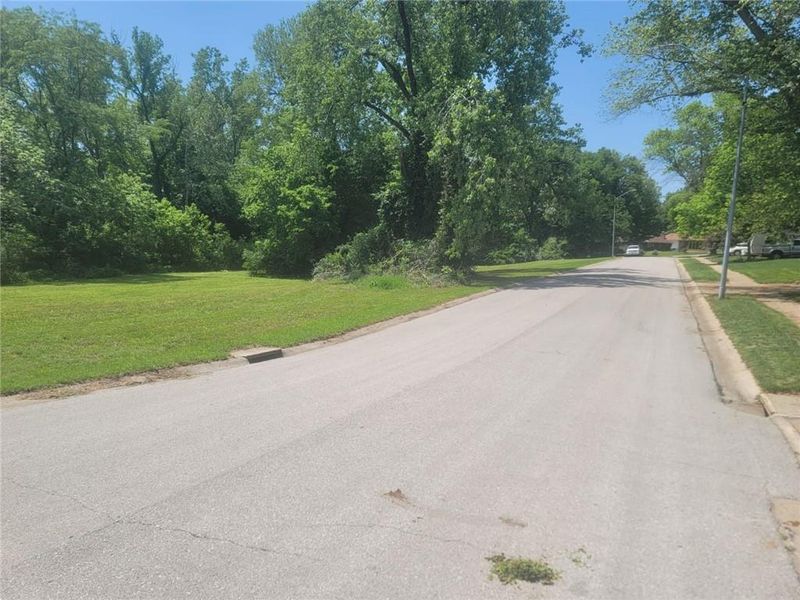 E 45th St S, Independence, MO 64055