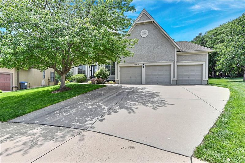 13820 Long St, Overland Park, KS 66221