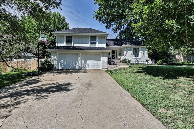 400 SW Ensley Ln, Lee's Summit, MO 64081