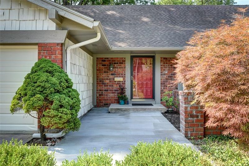 7913 W 98th Ter, Overland Park, KS 66212