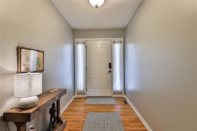 504 NE Springbrook Ct, Blue Springs, MO 64014