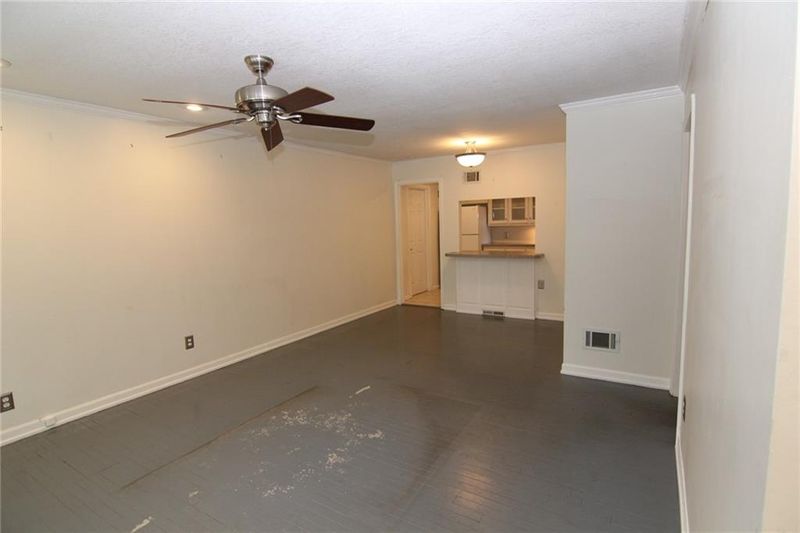 8119 Mackey St, Overland Park, KS 66204
