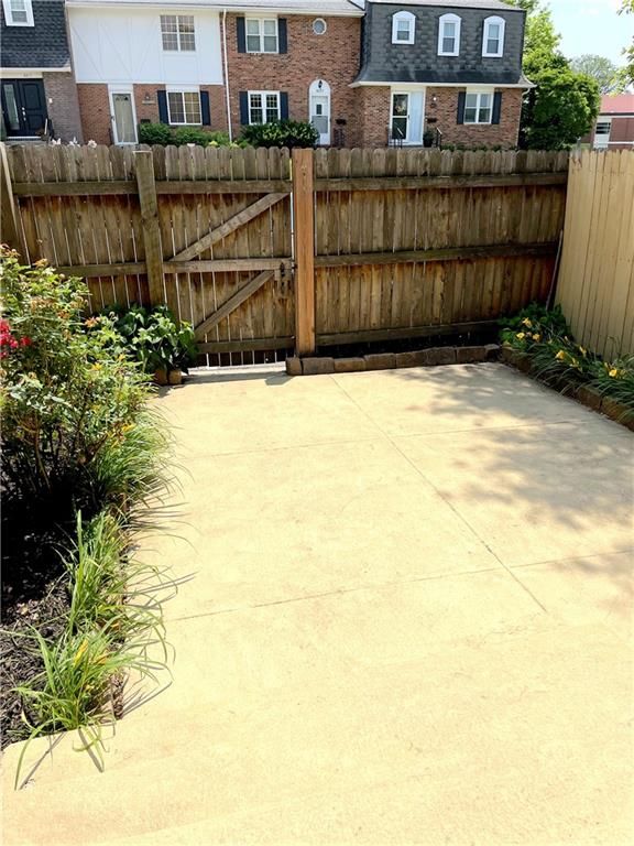 8620 W 84th St, Overland Park, KS 66212