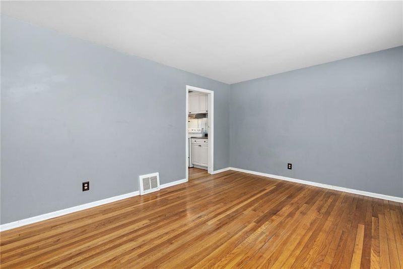 9012 Central St, Kansas City, MO 64114