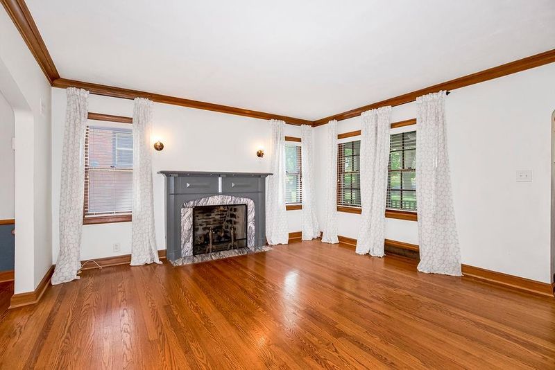 206 E 73rd Ter, Kansas City, MO 64114