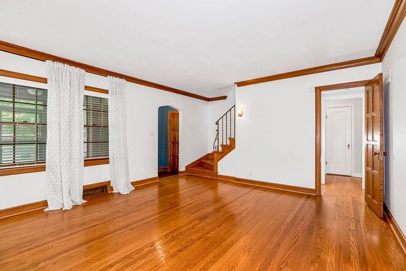 206 E 73rd Ter, Kansas City, MO 64114