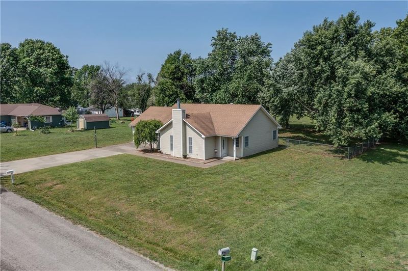 16332 S 1383 Rd, Nevada, MO 64772