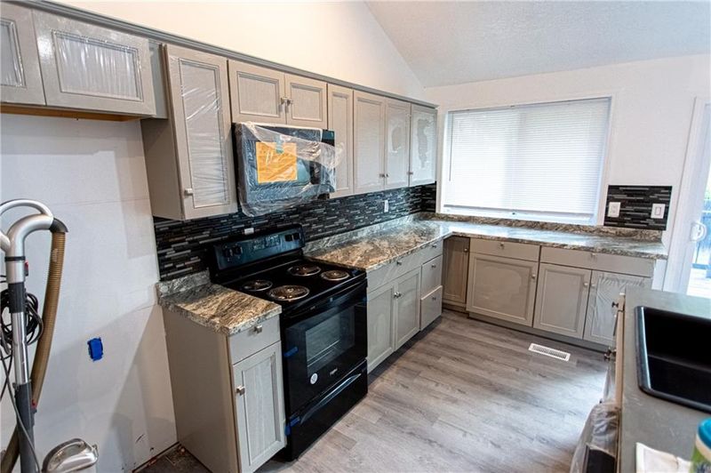 3606 E 67th St, Kansas City, MO 64132