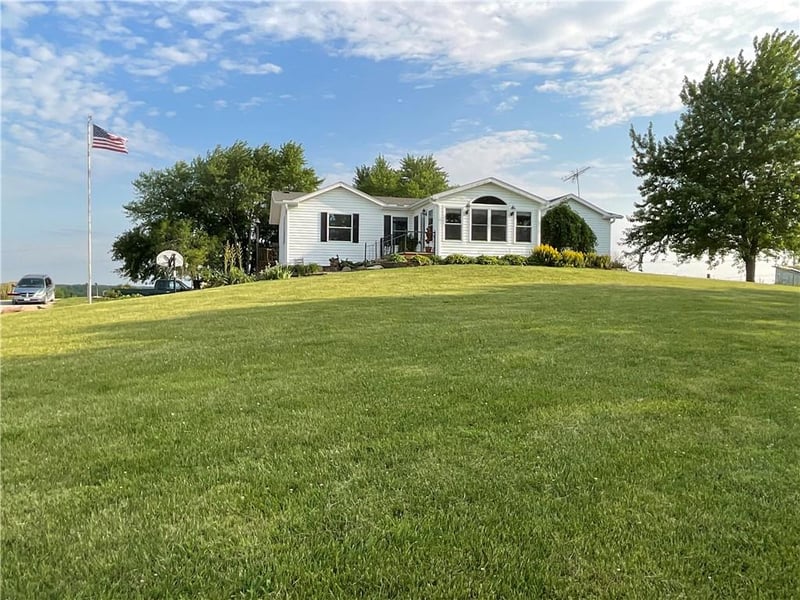 425 NW Pleasant Rd, Maysville, MO 64469
