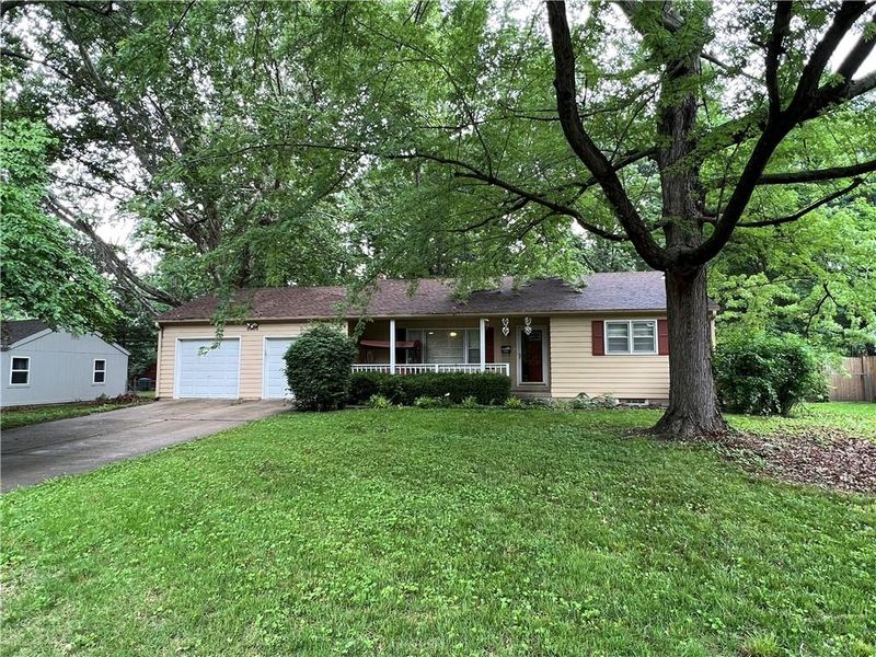 8608 E 78th Ter, Kansas City, MO 64138