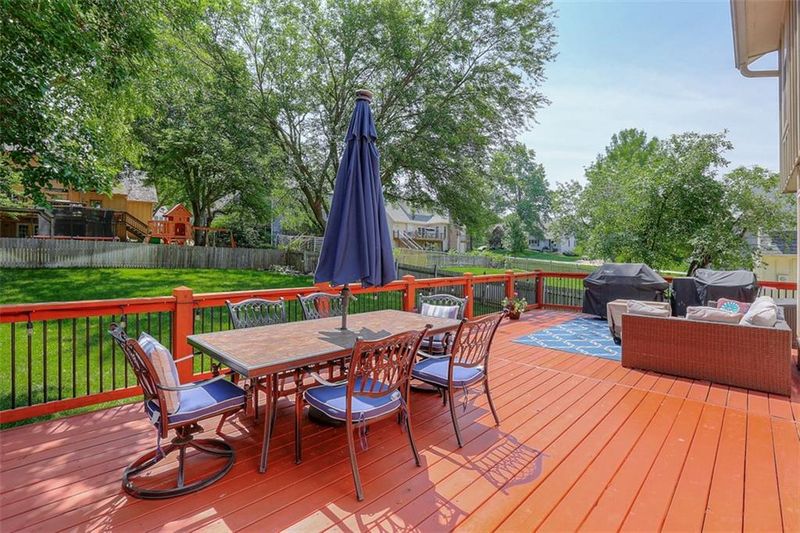 3909 NE Clearbrook Dr, Lee's Summit, MO 64064