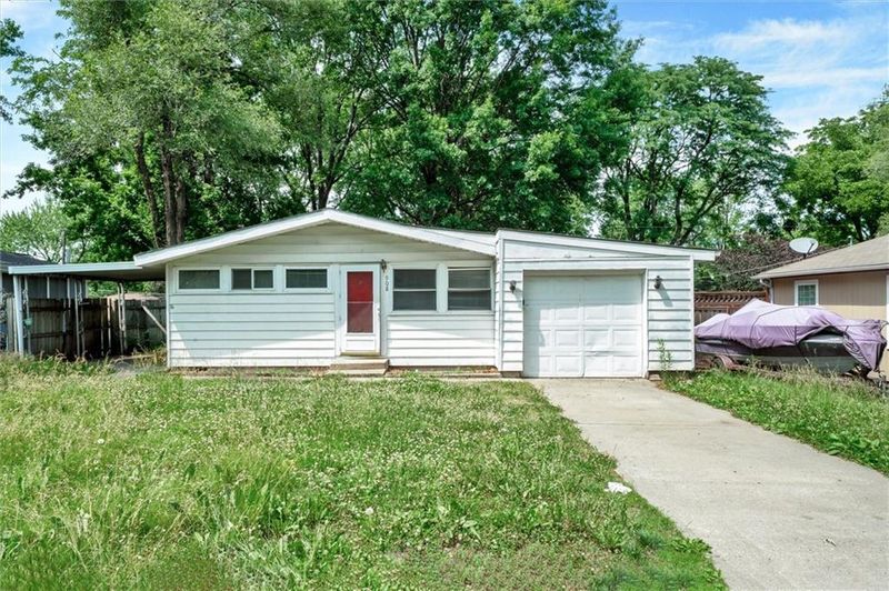 908 46th St, Kansas City, MO 64116