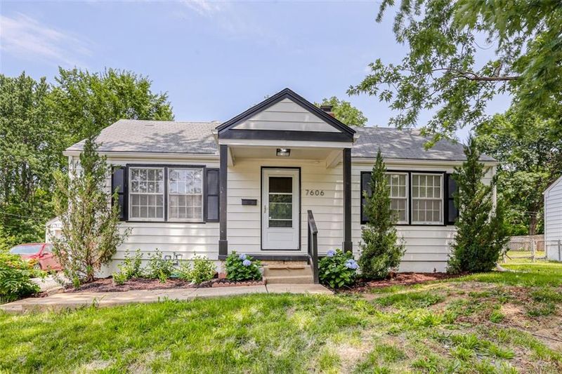 7606 E 49th St, Kansas City, MO 64129