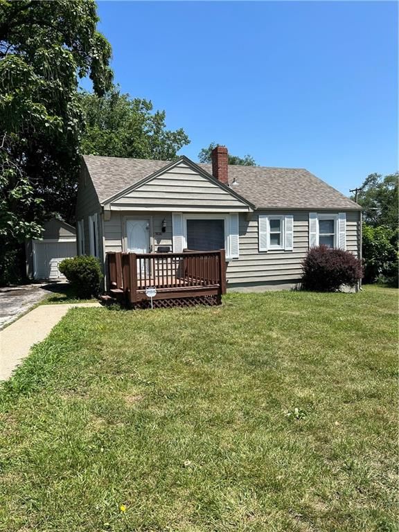 7620 E 49th St, Kansas City, MO 64129