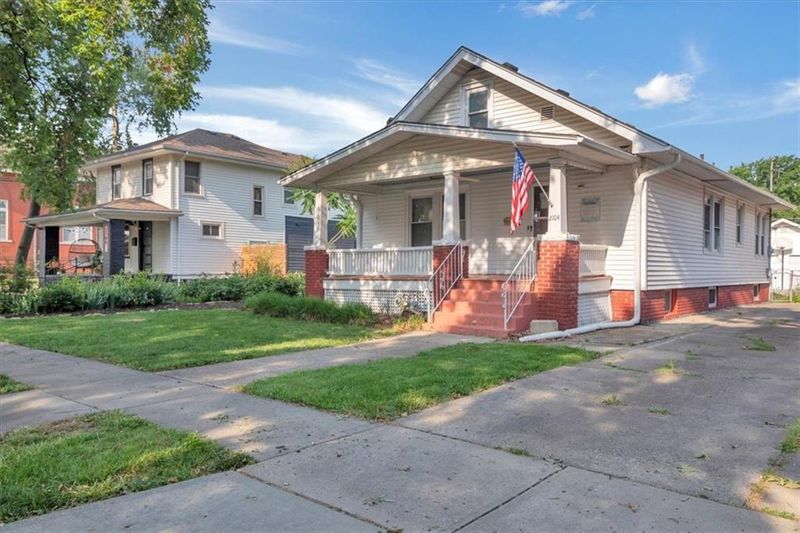2104 Gentry St, Kansas City, MO 64116