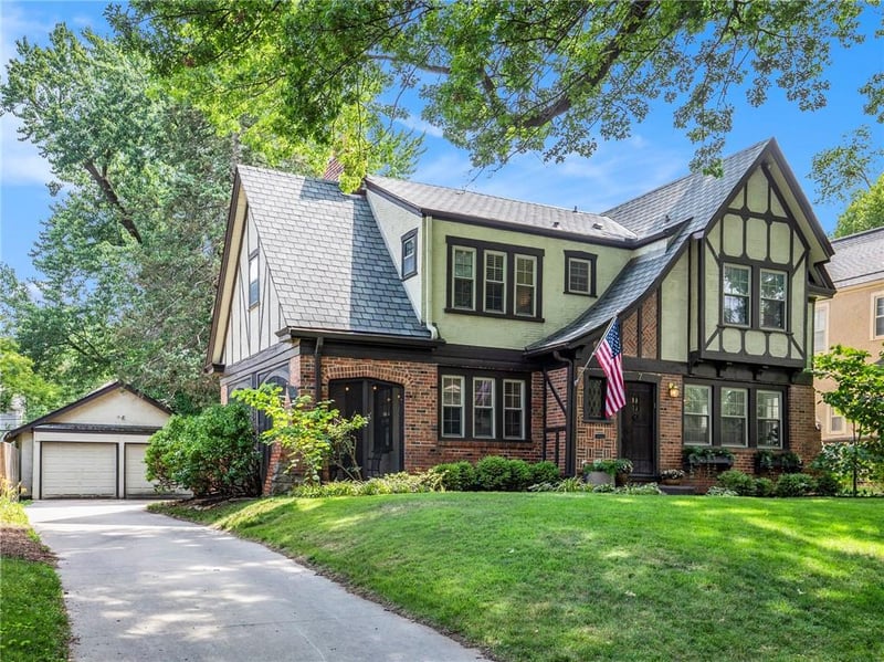 7 E 69th St, Kansas City, MO 64113