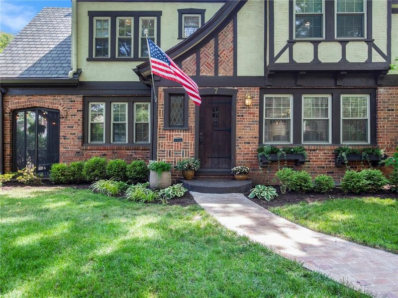 7 E 69th St, Kansas City, MO 64113