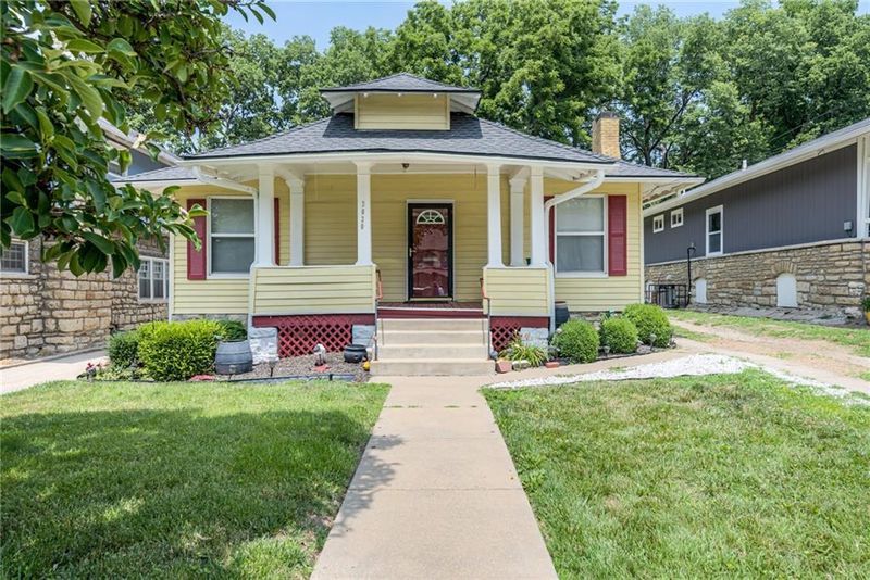 2030 E 24th St, Kansas City, MO 64127