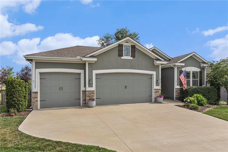 816 SE Partridge Ln, Blue Springs, MO 64014