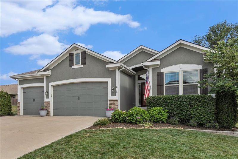 816 SE Partridge Ln, Blue Springs, MO 64014