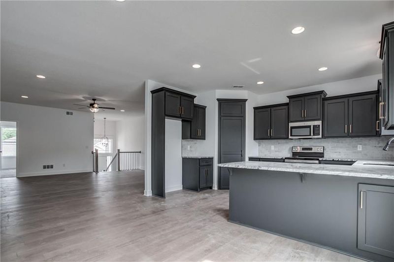 6777 Prairie Ln, Kansas City, MO 64152
