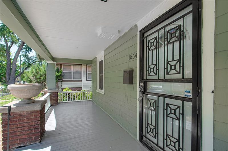 1854 E 68 Ter, Kansas City, MO 64112