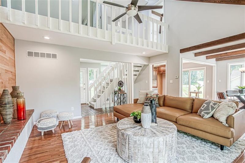 8820 Hirning Rd, Lenexa, KS 66220