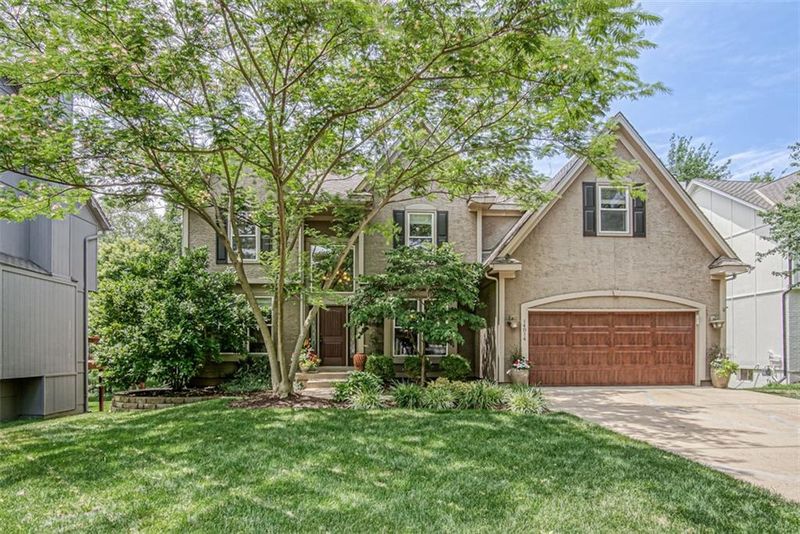 14014 Ash St, Overland Park, KS 66224